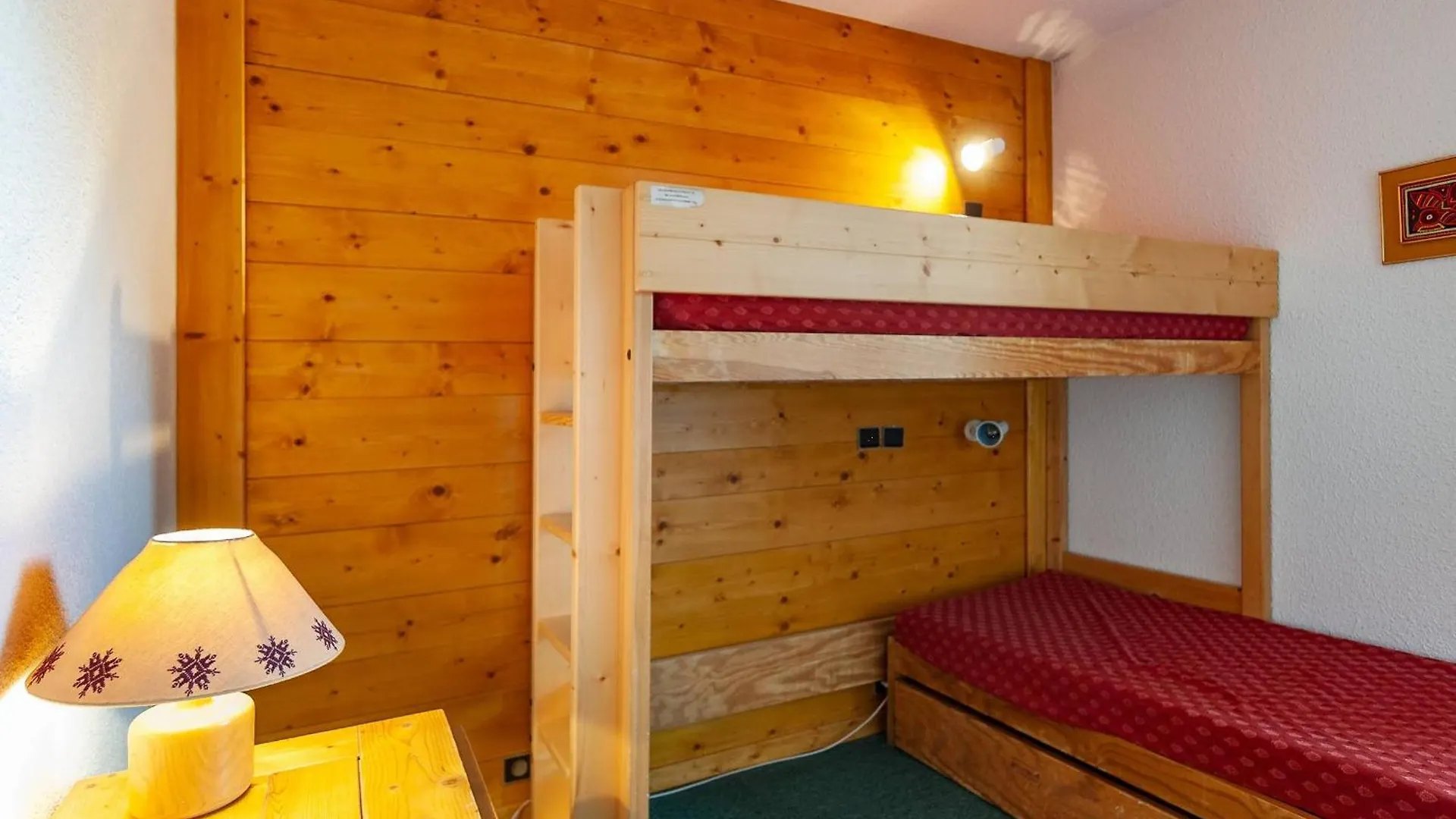 Appartement Avec Balcon, Proche Des Pistes Et Commerces - Fr-1-355-203 Les Allues 0*,  France